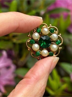 Vintage-Inspired Gold Pearl & Emerald Green Crystal Brooch - Women Jewelry